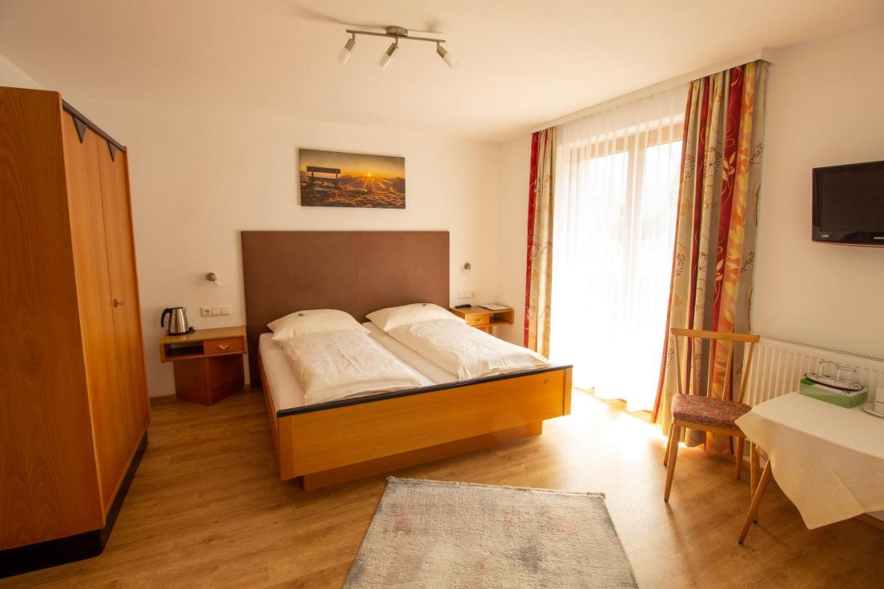 マイヤーホーフェン Haus Josef Bed & Breakfast エクステリア 写真