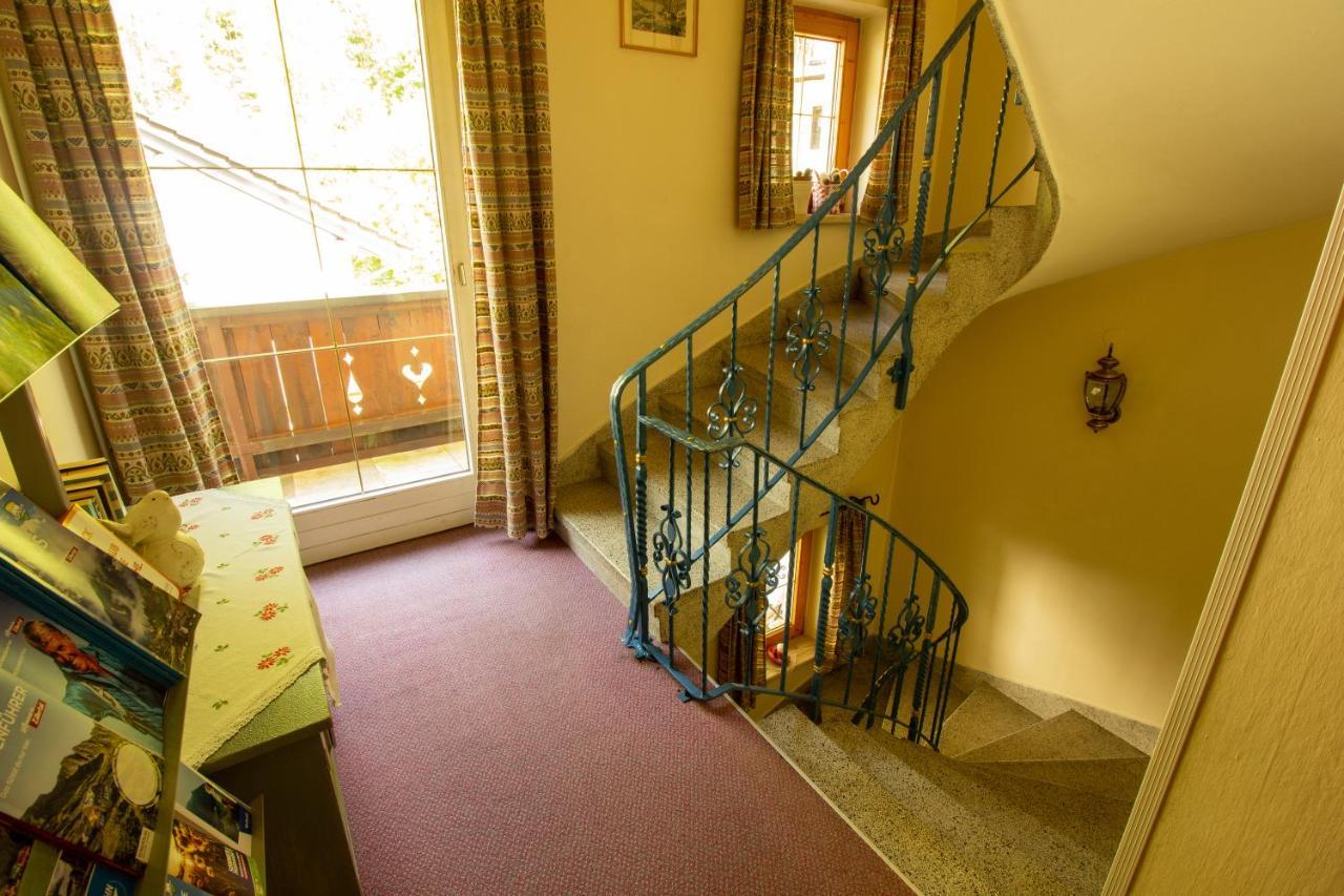 マイヤーホーフェン Haus Josef Bed & Breakfast エクステリア 写真