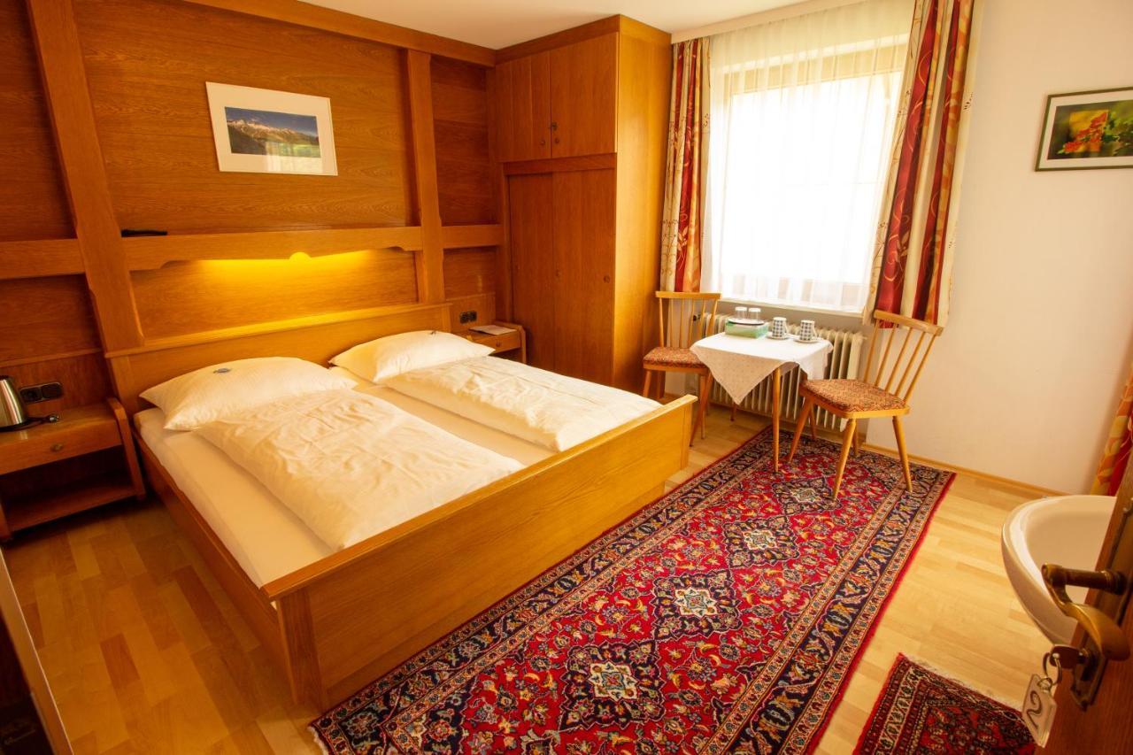 マイヤーホーフェン Haus Josef Bed & Breakfast エクステリア 写真