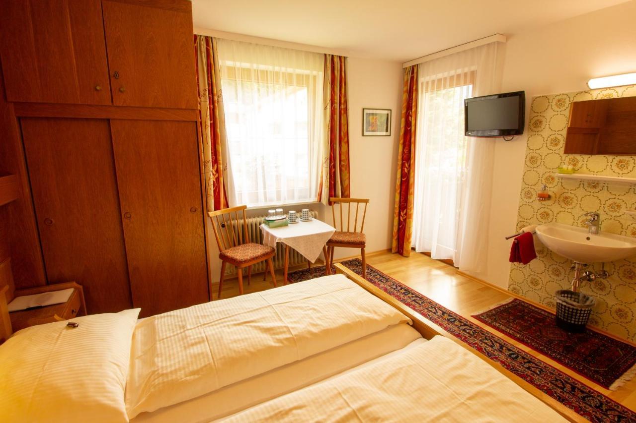 マイヤーホーフェン Haus Josef Bed & Breakfast エクステリア 写真