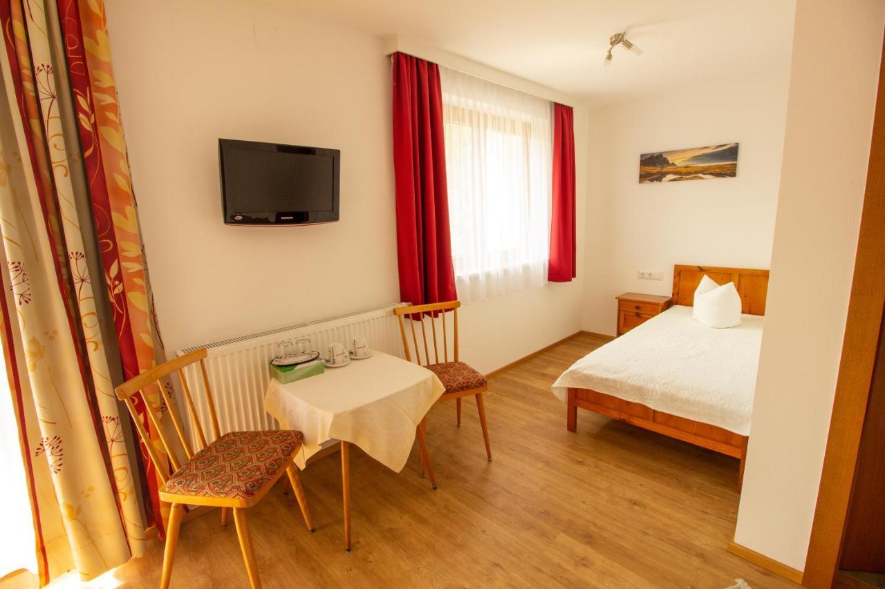 マイヤーホーフェン Haus Josef Bed & Breakfast エクステリア 写真
