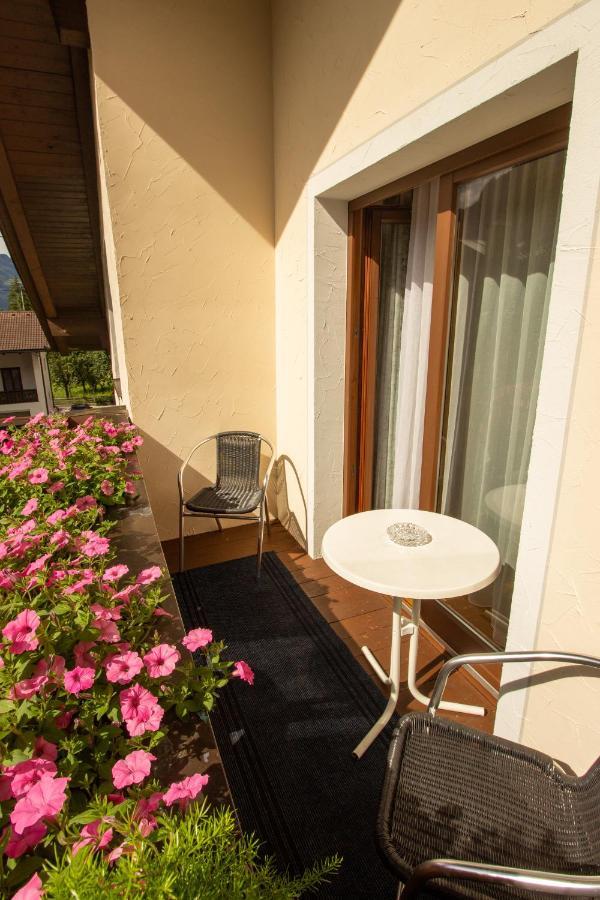 マイヤーホーフェン Haus Josef Bed & Breakfast エクステリア 写真