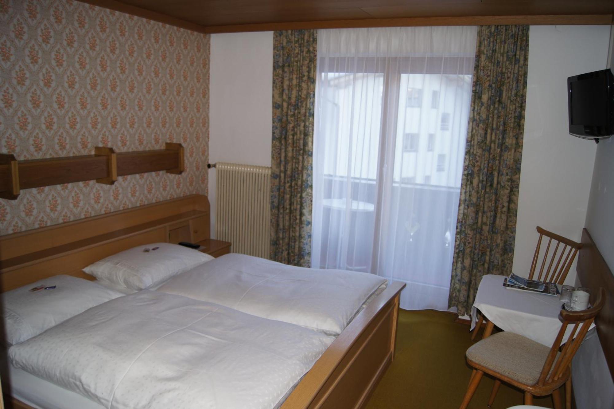 マイヤーホーフェン Haus Josef Bed & Breakfast エクステリア 写真