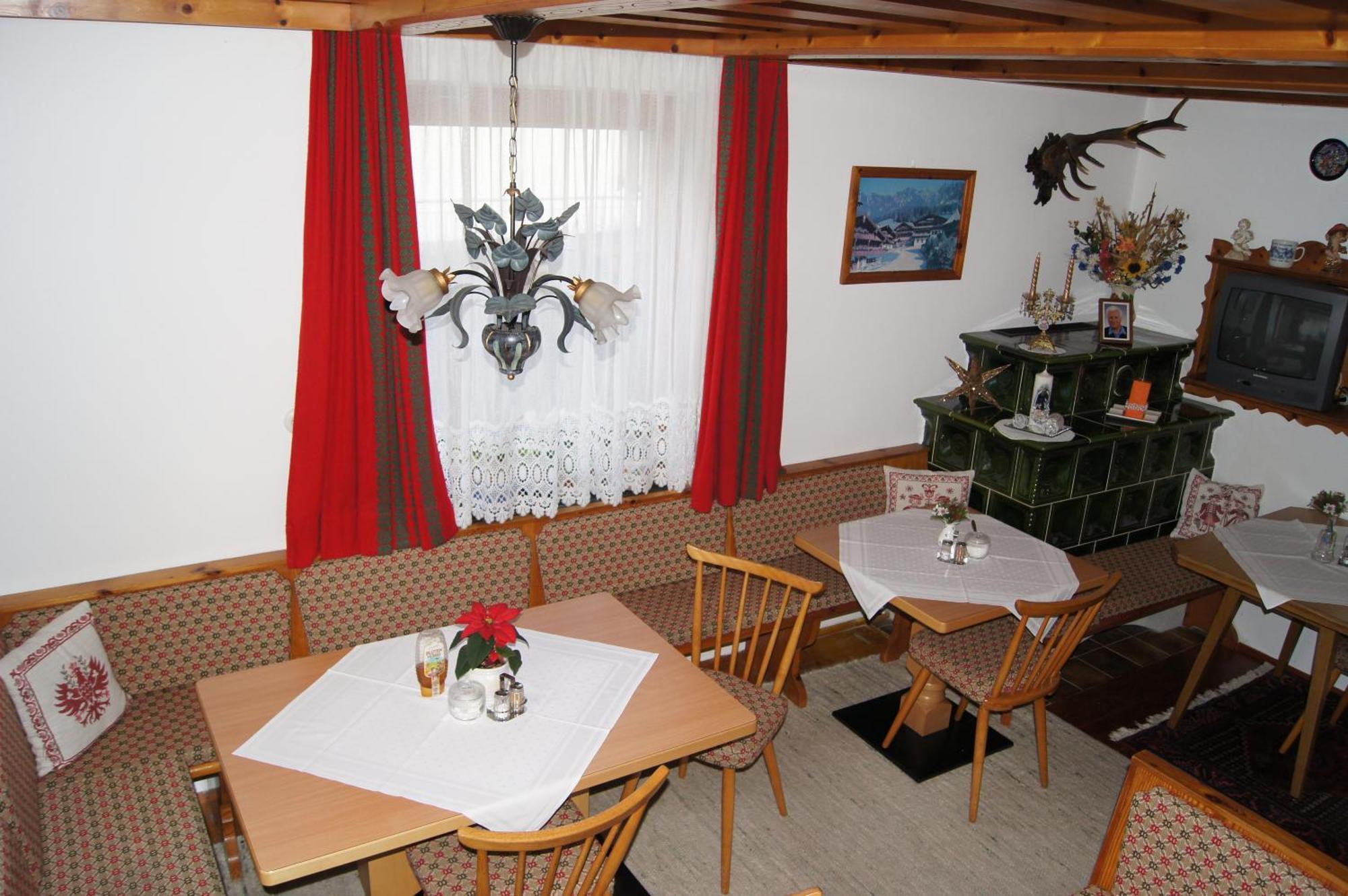マイヤーホーフェン Haus Josef Bed & Breakfast エクステリア 写真