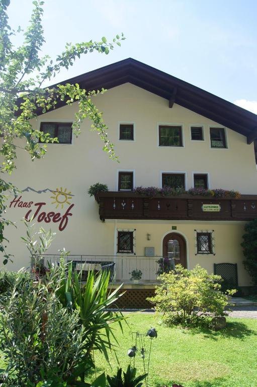マイヤーホーフェン Haus Josef Bed & Breakfast エクステリア 写真