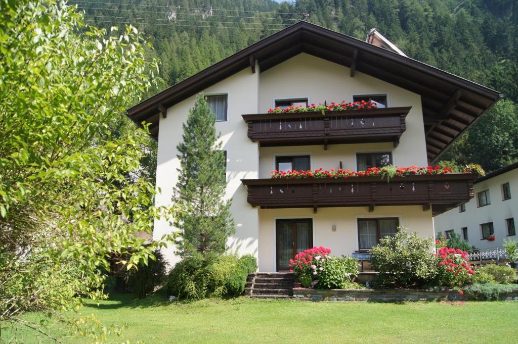 マイヤーホーフェン Haus Josef Bed & Breakfast エクステリア 写真
