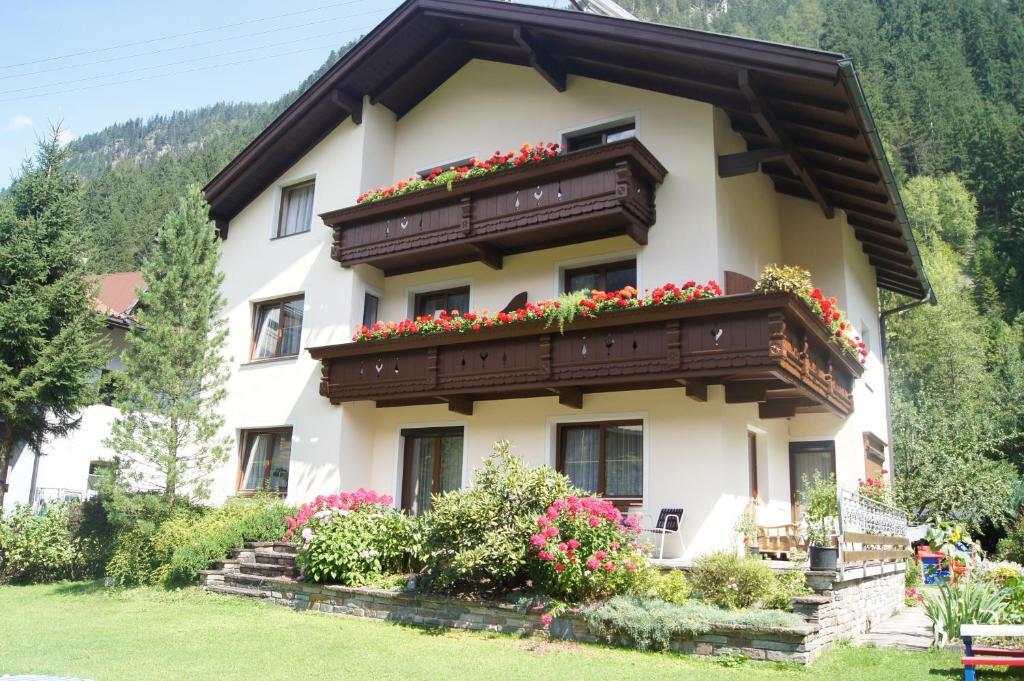 マイヤーホーフェン Haus Josef Bed & Breakfast エクステリア 写真
